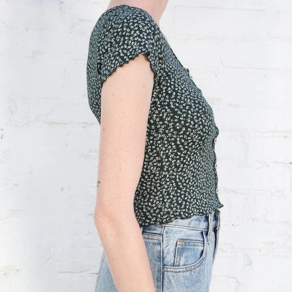 Brandy Melville Eyelet Floral top - Picture 4 of 6